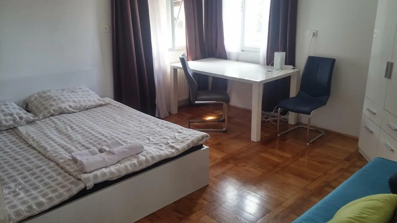 ホステル Rooms & Apartments Murgle リュブリャナ スロベニア