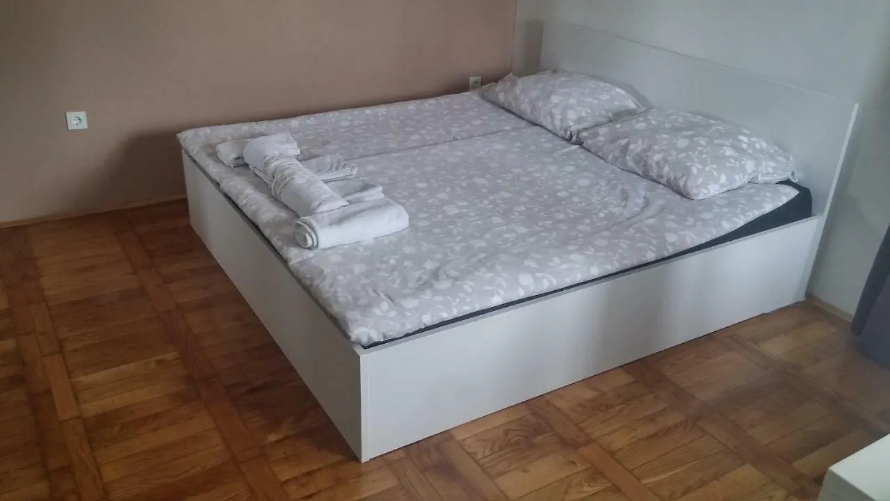 Rooms & Apartments Murgle Liubliana Hostal