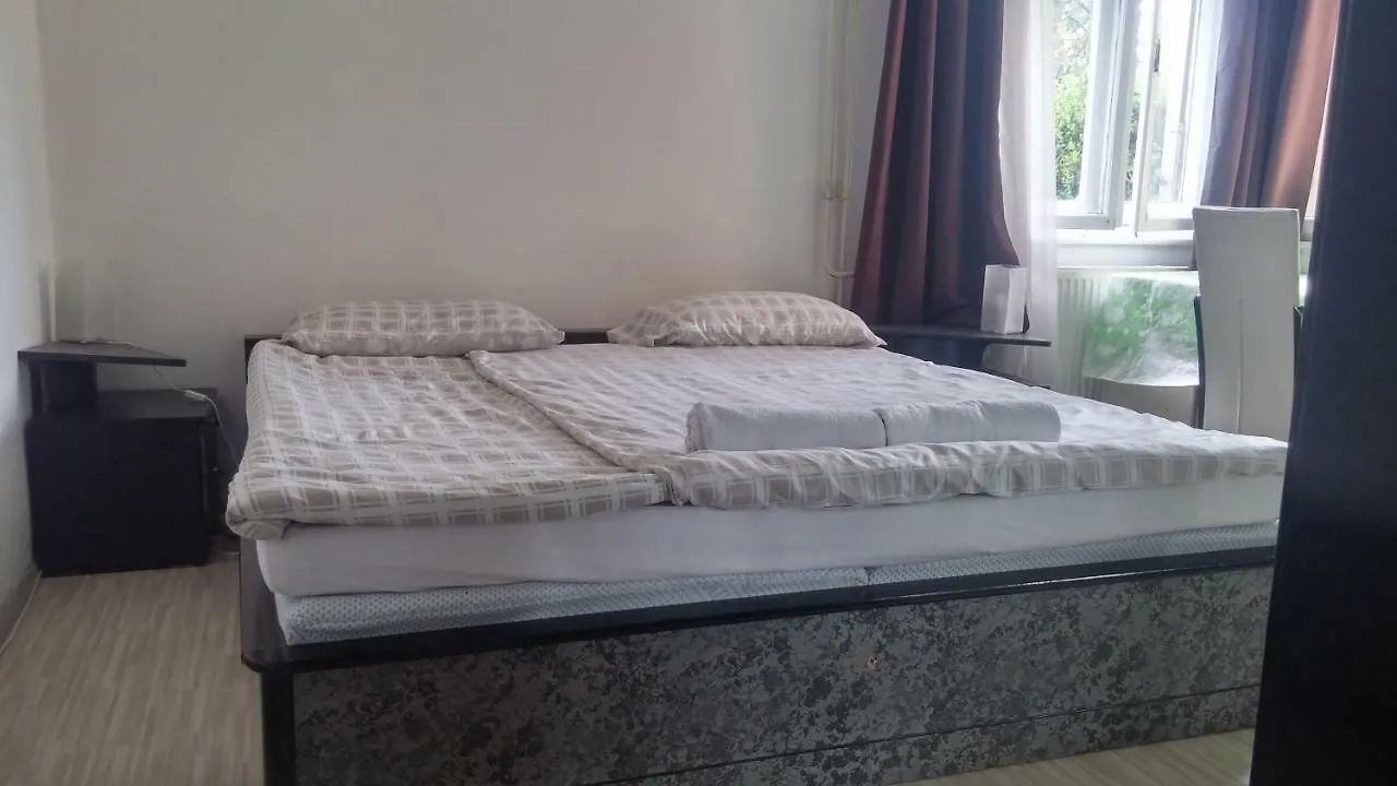 Rooms & Apartments Murgle Liubliana Hostal