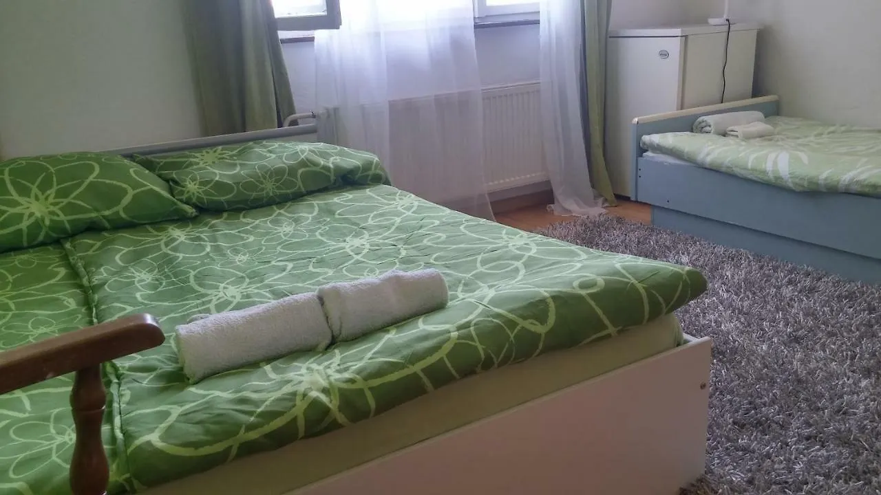 Rooms & Apartments Murgle Lubiana Ostello