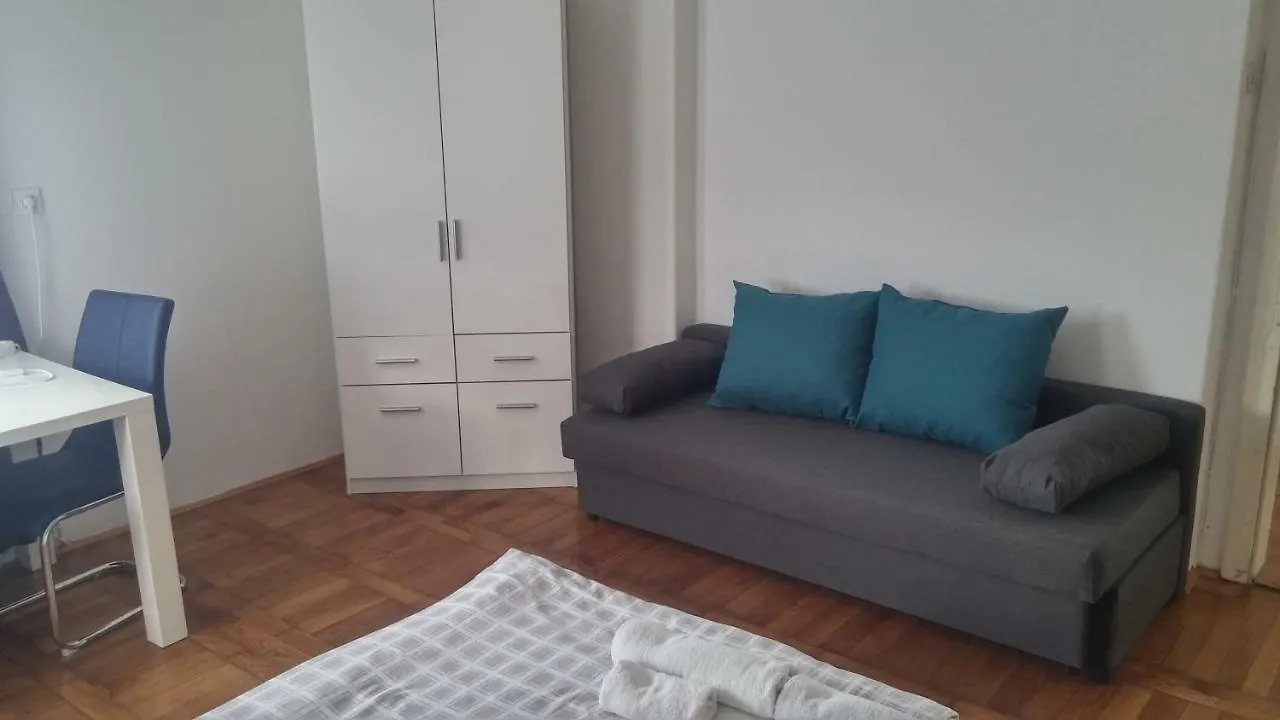 Rooms & Apartments Murgle Lubiana 0*,