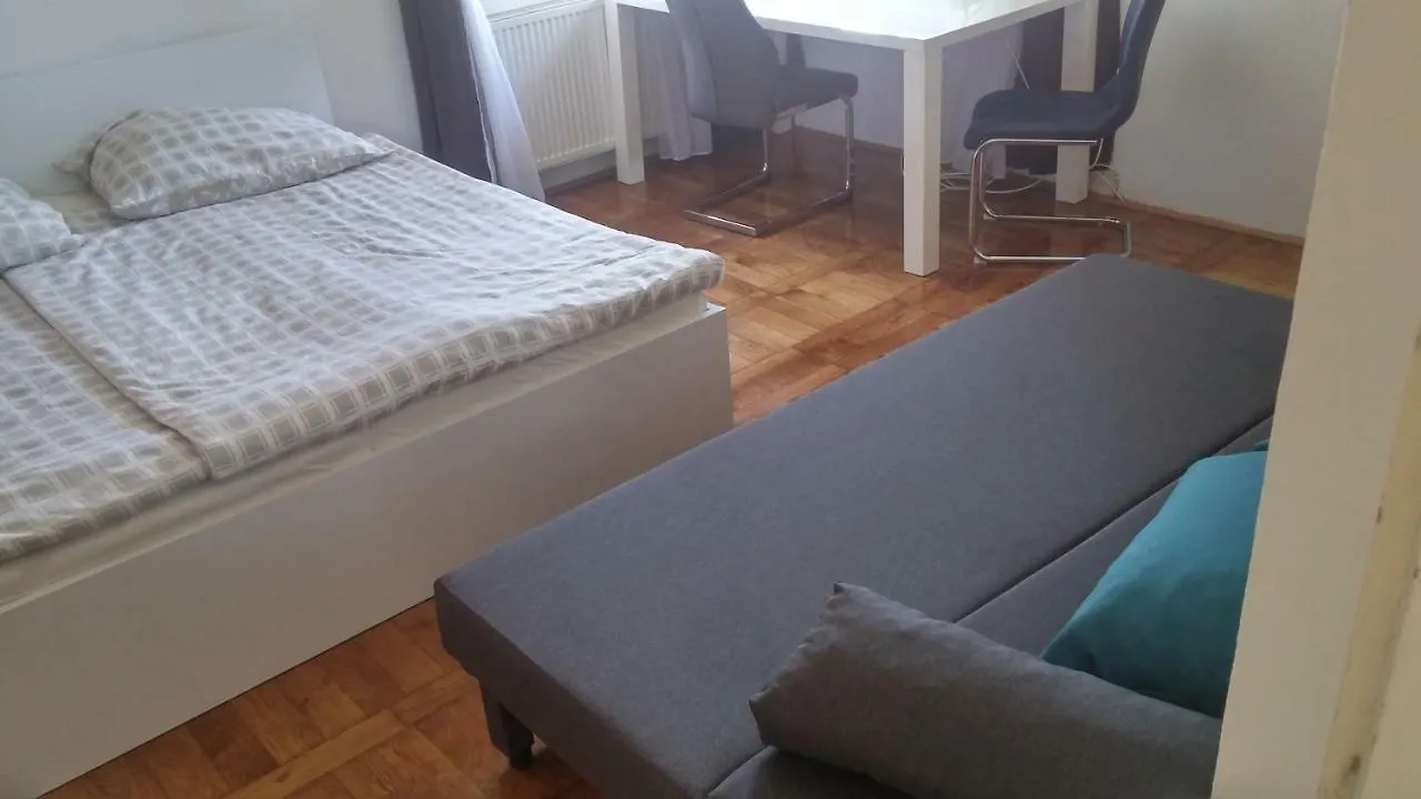 Rooms & Apartments Murgle Liubliana 0*,